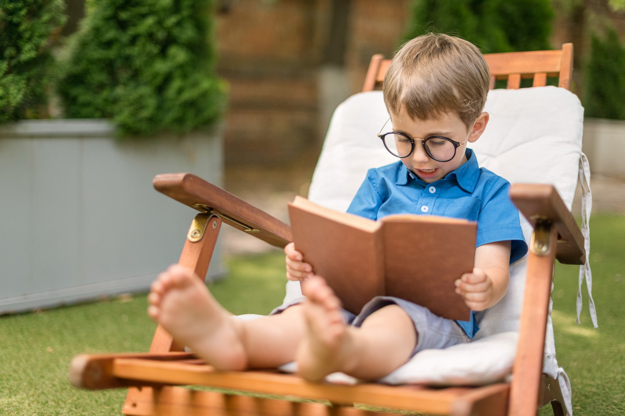 Llegir, escoltar, mirar a l'estiu... en família